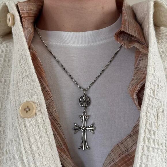 Y2k silver gothic cross pendant - Picture 5 of 6